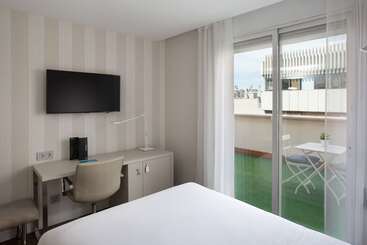 هتل NH Madrid Balboa