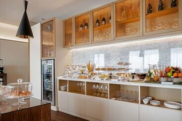 هتل NH Collection Madrid Eurobuilding
