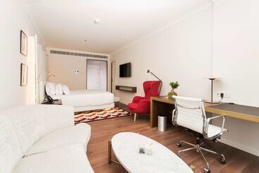 هتل NH Collection Madrid Eurobuilding
