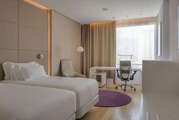 هتل NH Collection Madrid Eurobuilding