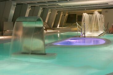 هتل NH Collection Madrid Eurobuilding