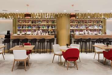 هتل NH Collection Madrid Eurobuilding