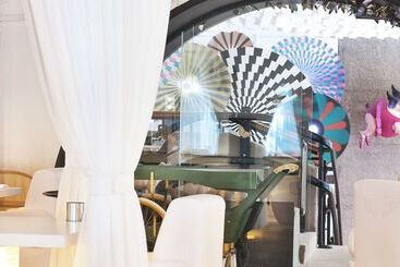 هتل NH Collection Madrid Eurobuilding