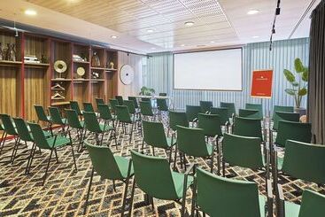 هتل NH Collection Madrid Eurobuilding