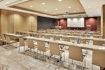 هتل NH Collection Madrid Eurobuilding