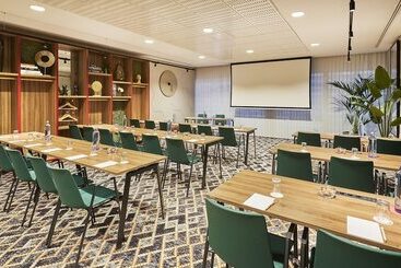 هتل NH Collection Madrid Eurobuilding