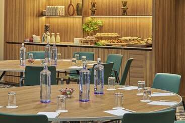 هتل NH Collection Madrid Eurobuilding