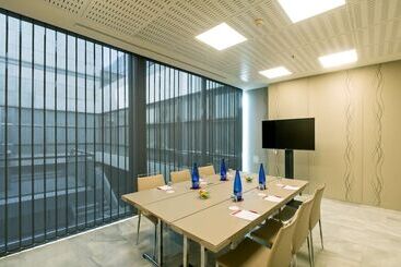 هتل NH Collection Madrid Eurobuilding
