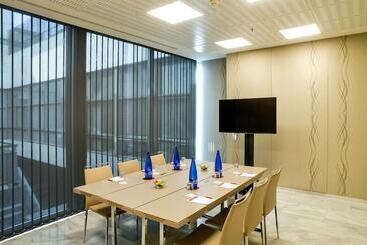 هتل NH Collection Madrid Eurobuilding