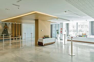 هتل NH Collection Madrid Eurobuilding