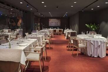 هتل NH Collection Madrid Eurobuilding