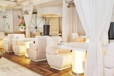هتل NH Collection Madrid Eurobuilding
