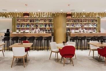 هتل NH Collection Madrid Eurobuilding