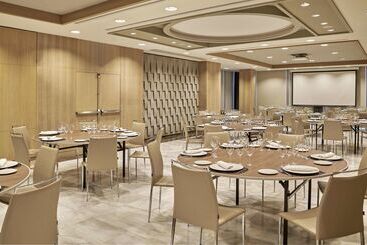 هتل NH Collection Madrid Eurobuilding