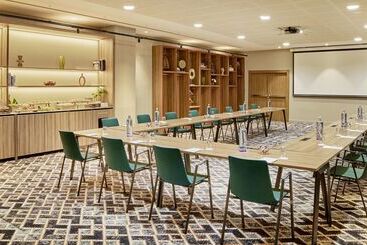 هتل NH Collection Madrid Eurobuilding