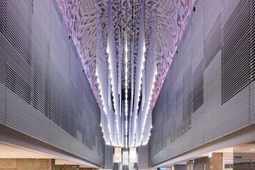 هتل NH Collection Madrid Eurobuilding