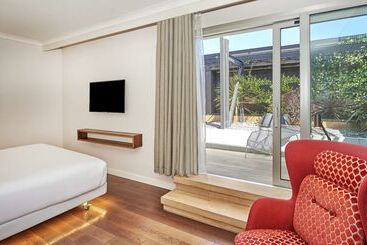 هتل NH Collection Madrid Eurobuilding