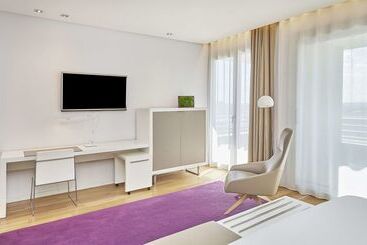 هتل NH Collection Madrid Eurobuilding