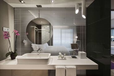 هتل NH Collection Madrid Eurobuilding