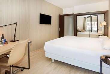 هتل NH Imperial Playa