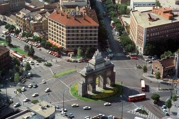 هتل Puerta De Toledo