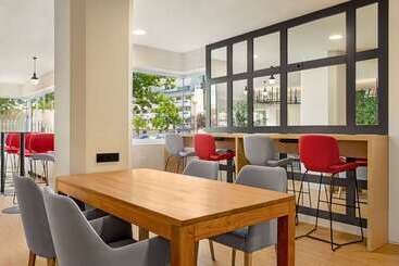 هتل Ramada By Wyndham Madrid Tres Cantos