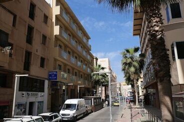 هتل Rusadir