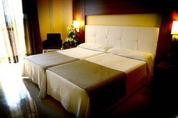 هتل Spa Jardines De Lorca