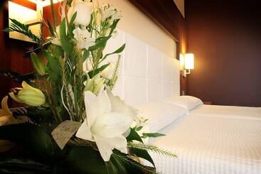 هتل Spa Jardines De Lorca