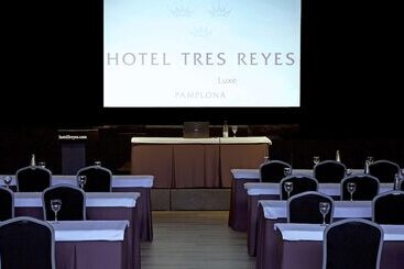 هتل Tres Reyes Pamplona