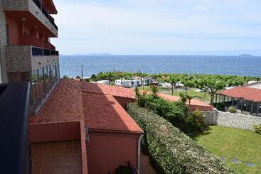 Отель Vida Playa Paxarinas