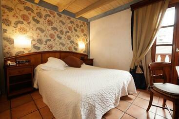 هتل Villa De Torla