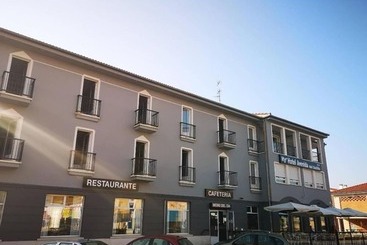 هتل Avenida Del Sotillo