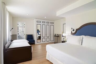 H10 Corregidor Boutique Hotel
