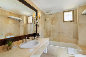 H10 Corregidor Boutique Hotel