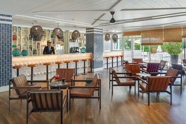 هتل H10 Vintage Salou - Adults Only