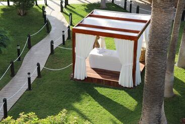 Отель Iberostar Waves Bouganville Playa