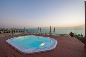 هتل Iberostar Waves Bouganville Playa