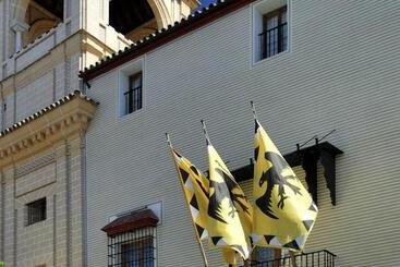هتل Las Casas De La Judería