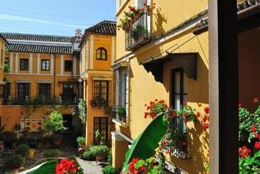 هتل Las Casas De La Judería