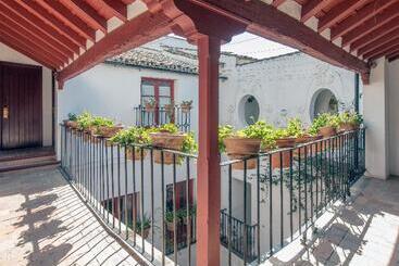 هتل Las Casas De La Judería