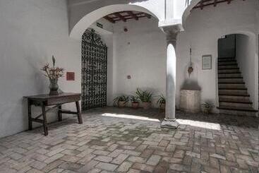 هتل Las Casas De La Judería