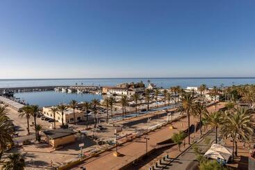 هتل Las Palmeras Affiliated by Fergus