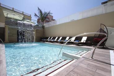 Отель Moon Dreams Torremolinos