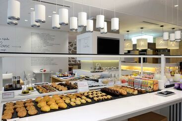 هتل NH Collection Villa De Bilbao