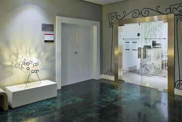 هتل NH Collection Villa De Bilbao