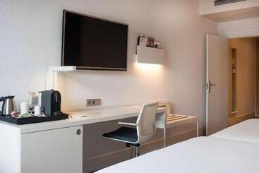هتل NH Collection Villa De Bilbao