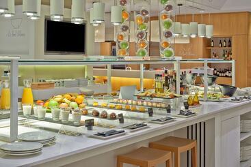 هتل NH Collection Villa De Bilbao