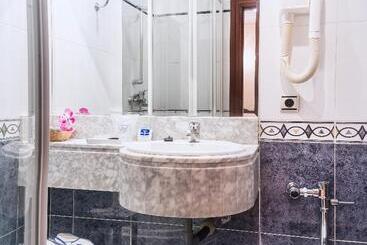 هتل Residencia Castellano I