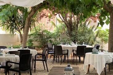 هتل Restaurant Llansola